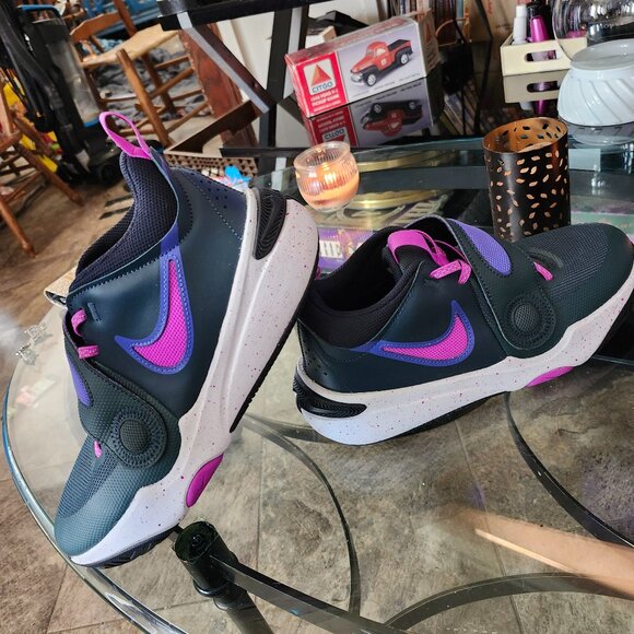 Nike shoes - Picture 1 of 1